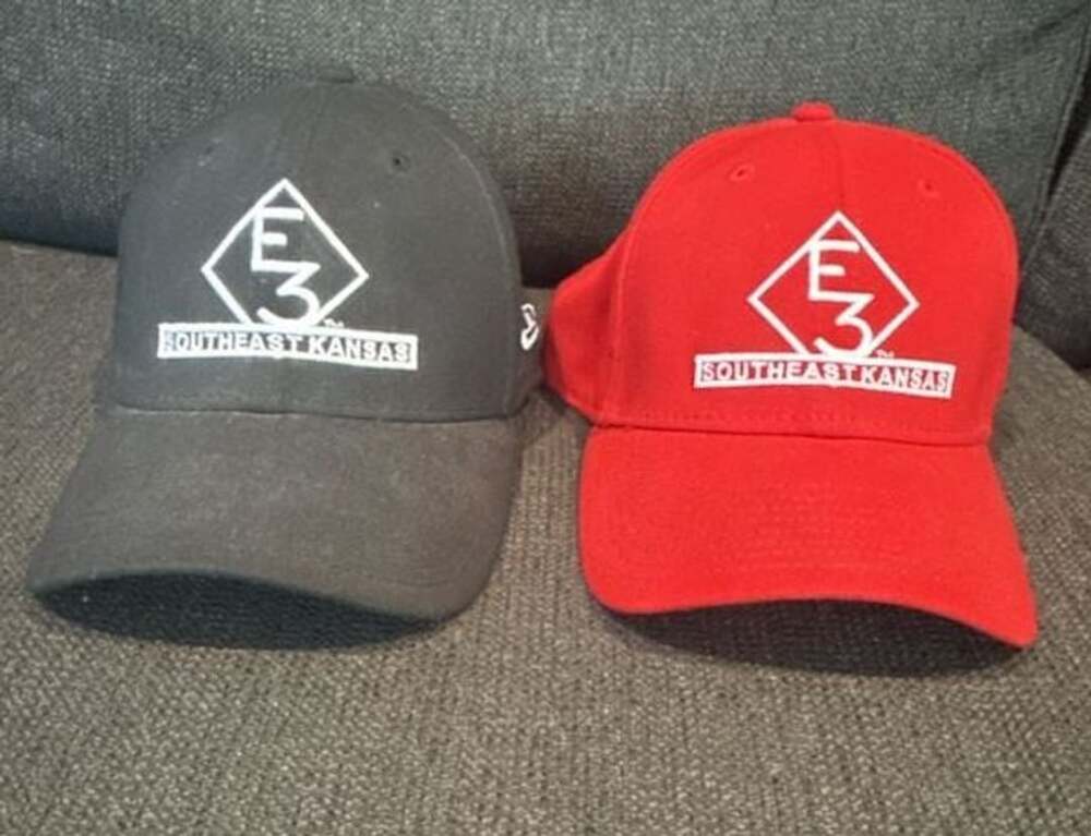 New Era E3 Southeast Kansas 39THIRTY Hat Set Size Medium-Large